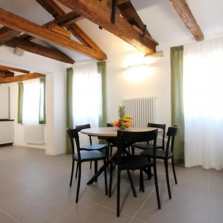 Degli Artisti * Velence