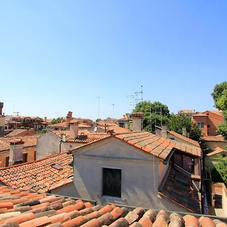 Degli Artisti Daire