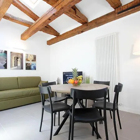 Degli Artisti Apartman *