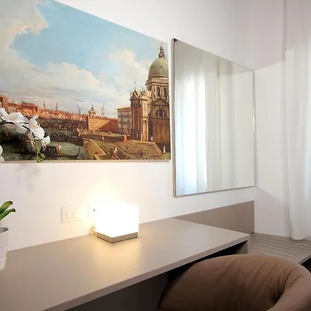 Degli Artisti * Velence