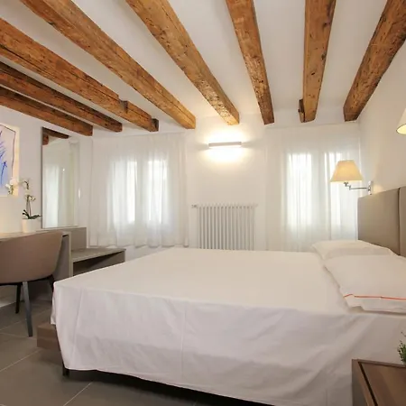 Degli Artisti Velence