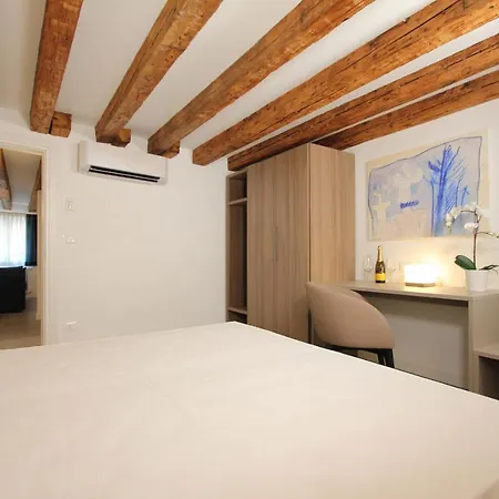 Degli Artisti Apartman *