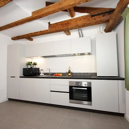 Degli Artisti Apartman