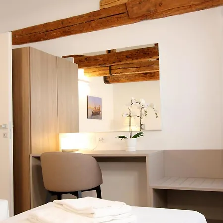 Degli Artisti Apartman *