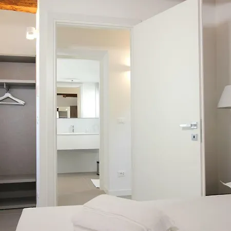 Degli Artisti Apartman *