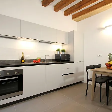 Degli Artisti * Velence